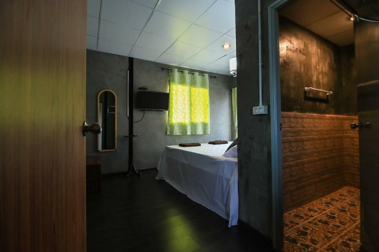 Falik Farm Stay Phra Nakhon Si Ayutthaya Exterior photo
